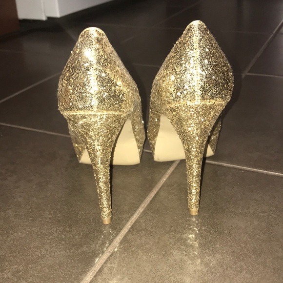 Shoes - Picture 4 of 8